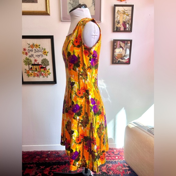 Vintage Late 60s / Early 70s Psychedelic Tropical Day-Glo Floral A-Line Dress - Picture 6 of 6